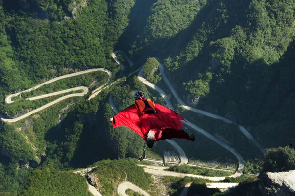 Konkurrent Hoppar Klippan Och Flyger Utbildning Andra Wingsuit Flying World — Stockfoto