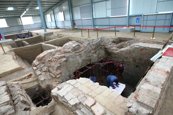 Los Arqueólogos Chinos Excavan Tumba Del Emperador Yang Guang Dinastía — Foto de Stock