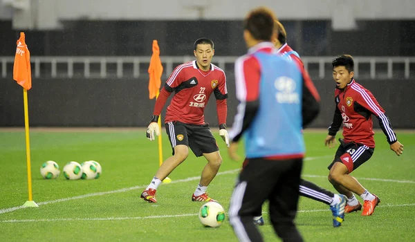 Caption Correksi Pemain Dari Tim Nasional Sepak Bola Tiongkok Mengambil — Stok Foto