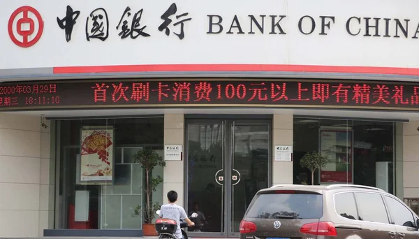 Kerékpáros Látható Előtt Egy Ága Bank China Boc Xuchang Közép — Stock Fotó