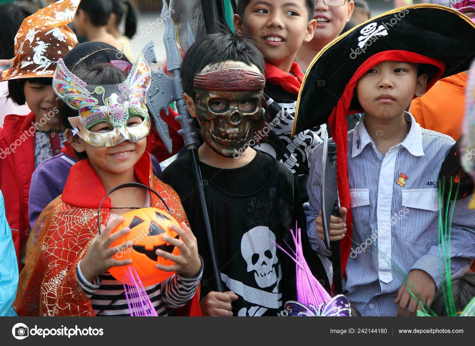 Young Chinese Students Dressed Halloween Costumes Take Part Activity  Celebrate — Stock Editorial Photo © IC Photo #242144180, image size:1600x1167