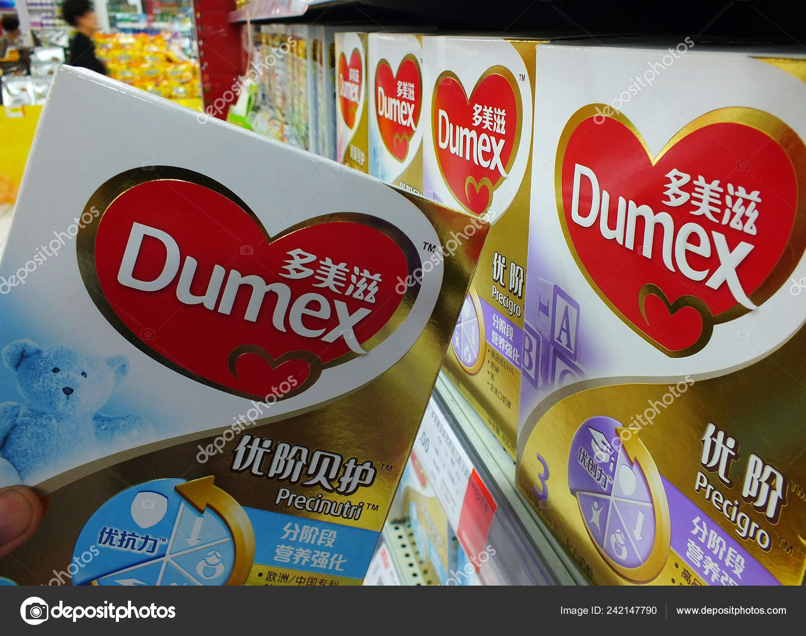 Toko Toko Pelanggan Untuk Sebuah Kotak Berisi Formula Bayi Dumex