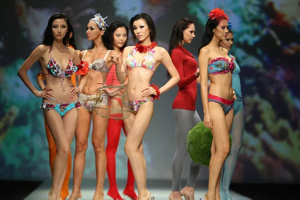 Modelos Exibem Novas Criações Desfile Moda Lingerie Aquatic Wonders Shanghai — Fotografia de Stock