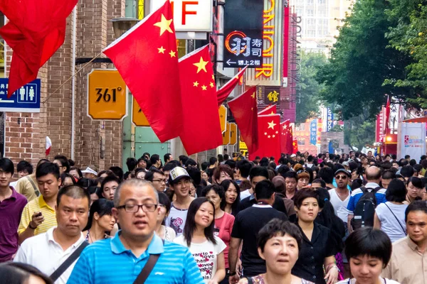 Turyści Miejscowi Mieszkańcy Tłum Beijing Road Deptak Ulica Handlowa Podczas — Zdjęcie stockowe