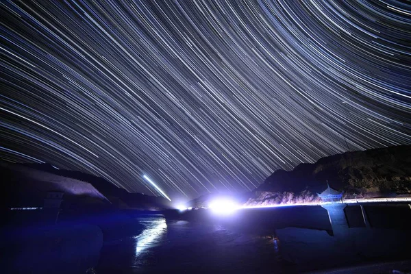 Νυχτερινή Θέα Του Ταμιευτήρα Yinggezui Κάτω Από Τον Έναστρο Ουρανό — Φωτογραφία Αρχείου