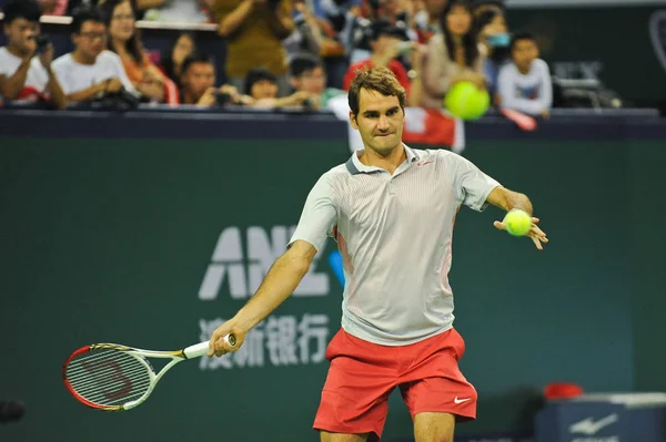 Roger Federer Aus Der Schweiz Gibt Einen Schuss Auf Zhang — Stockfoto
