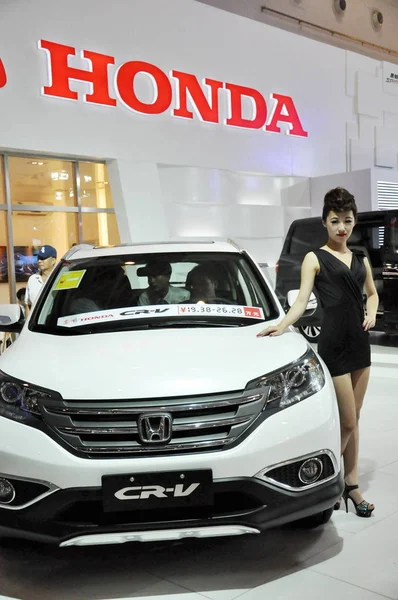 Bezoekers Proberen Een Honda Tijdens Een Auto Show Qingdao City — Stockfoto