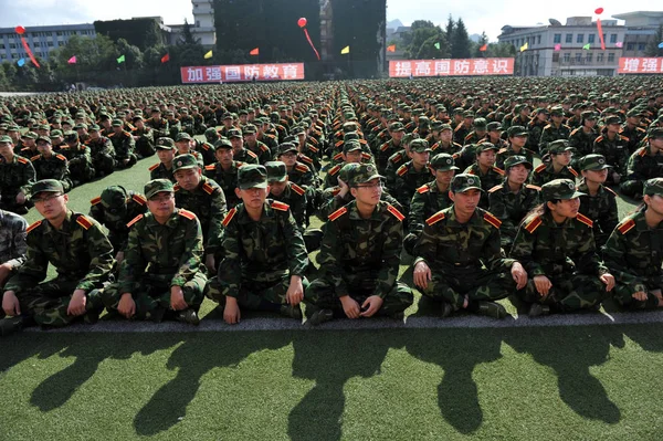 Κινεζικοί Σπουδαστές Ντυμένοι Στρατιωτικές Στολές Παρακολουθήσουν Μια Τελετή Για Την — Φωτογραφία Αρχείου