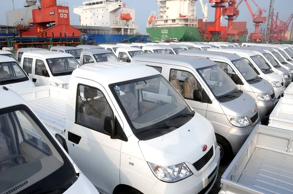 Los Coches File Chery Que Serán Enviados Alinean Muelle Puerto — Foto de Stock