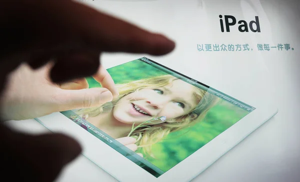 Apple Ipad Tablet Pcs Için Bir Reklam Xuchang Merkezi Chinas — Stok fotoğraf
