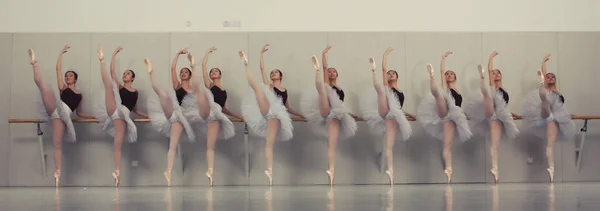 Lulusan Tionghoa Dari Fakultas Balet Beijing Dance Academy Berpose Untuk — Stok Foto