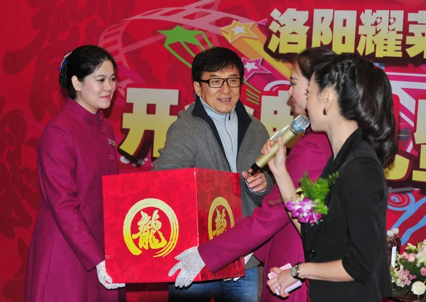 Гонконгский Актер Джеки Чан Центре Разыгрывает Лотерею Время Церемонии Открытия — стоковое фото