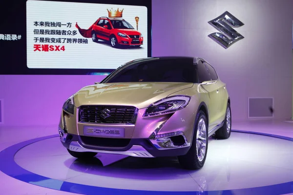 Une Voiture Suzuki Cross Est Exposée Lors 10E Foire Internationale — Photo