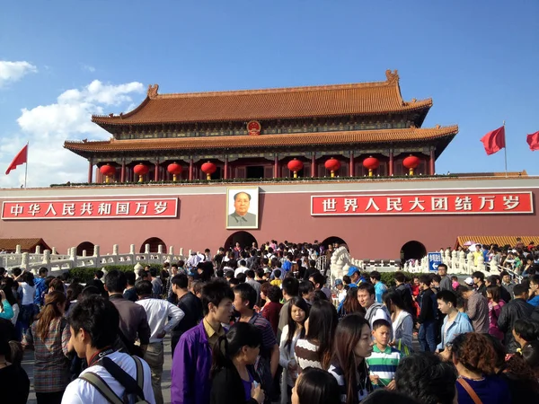 Turistler Tiananmen Meydanı Ulusal Bayram Tatillerinde Pekin Çin Ekim 2013 — Stok fotoğraf