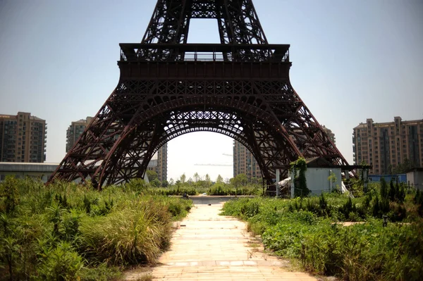 Copia Tamaño Medio Torre Eiffel Representa Tianducheng Una Pequeña Comunidad — Foto de Stock