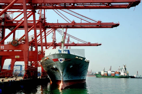 Navios Atracados Porto Lianyungang Lianyungang Leste Província Chinas Jiangsu Outubro — Fotografia de Stock