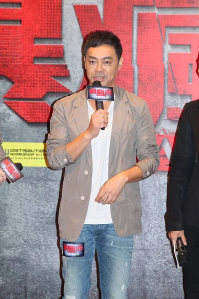 彼の新しい映画 2013 日の記者会見で話す香港俳優ラウ チンワン — ストック写真