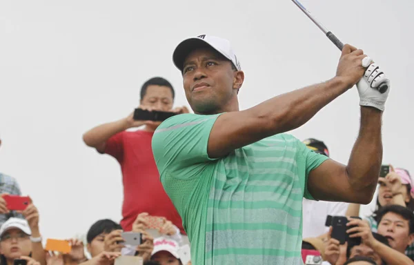 Tiger Woods United States Joga Tiro Durante Partida Mission Hills — Fotografia de Stock