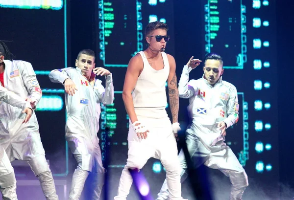 Canadian Pop Singer Justin Bieber Center Performs His Concert Beijing — Stock Photo, Image