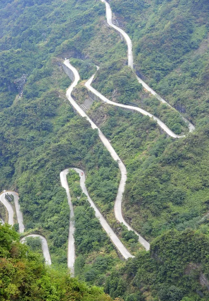 Italský Řidič Federico Sceriffo Jezdí Pokroucené Cestě Pohoří Tianmen Zhangjiajie — Stock fotografie