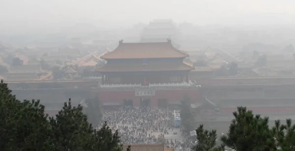 Nézd Turista Látogasson Tiltott Város Súlyos Szmog Napközben Nemzeti Pekingben — Stock Fotó