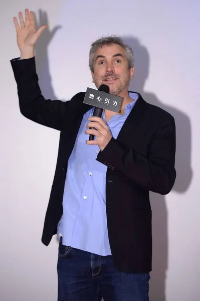 Director Cine Mexicano Alfonso Cuaron Saluda Durante Una Conferencia Prensa — Foto de Stock