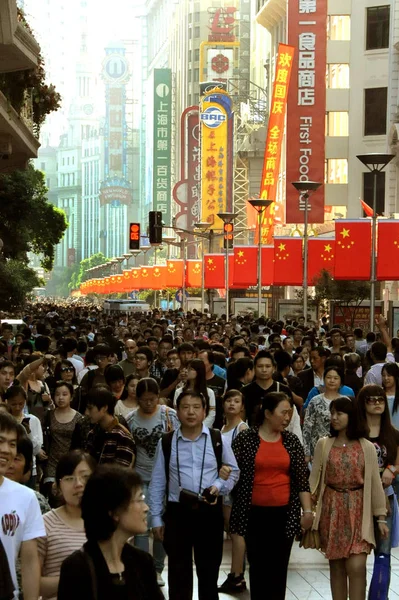 Turister Folkmassan Shoppinggatan Nanjing Road Nationaldagen Semestern Shanghai Kina Oktober — Stockfoto