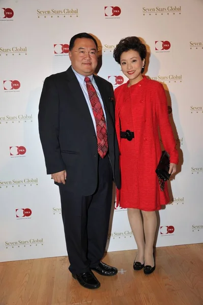 Die Chinesische Fernsehmoderatorin Yang Lan Und Ihr Ehemann Bruno Mitbegründer — Stockfoto