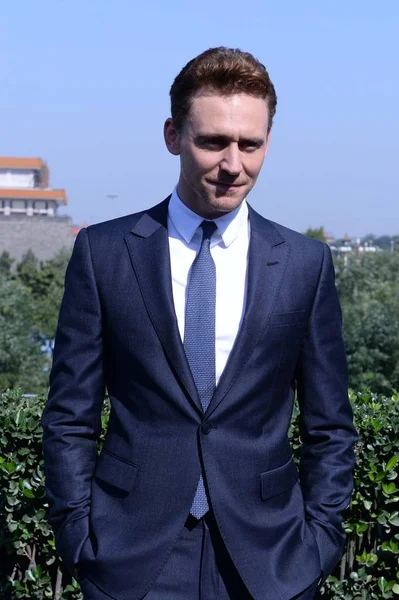 Ator Inglês Tom Hiddleston Posa Durante Photocall Para Promover Seu — Fotografia de Stock