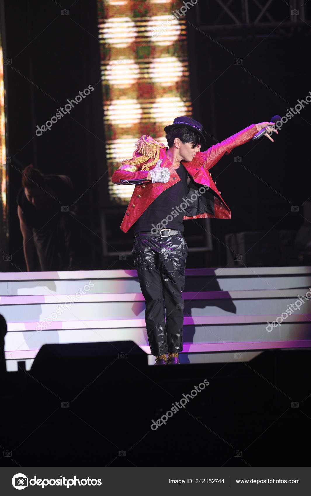 Сингапурский Певец Джей Джей Лин Выступает Время Своего Концерта.