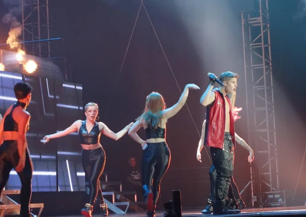 加拿大流行歌手贾斯汀 比伯2013年10月2日在中国北京举行演唱会期间表演 — 图库照片