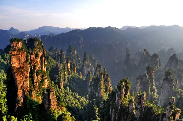 Zhangjiajie 市中央中国湖南省の Zhangjiajie 国立森林公園の風景 — ストック写真