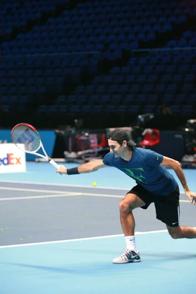Szwajcarski Tenis Gwiazda Roger Federer Bierze Udział Sesji Szkoleniowej Dla — Zdjęcie stockowe