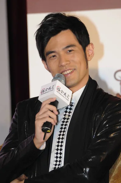 Der Taiwanesische Sänger Jay Chou Lächelt Während Einer Werbeveranstaltung Für — Stockfoto