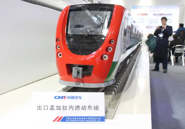 Besökare Tar Bilder Modell Ett Tåg Montern Cnr China Northern — Stockfoto