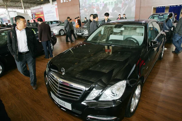 Compradores Carros São Vistos Durante Show Automóveis Weifang Leste Província — Fotografia de Stock