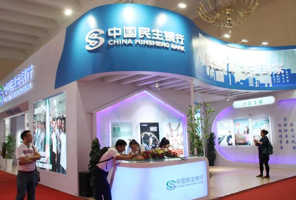Pessoas Visitam Estande China Minsheng Bank Durante Uma Exposição Pequim — Fotografia de Stock