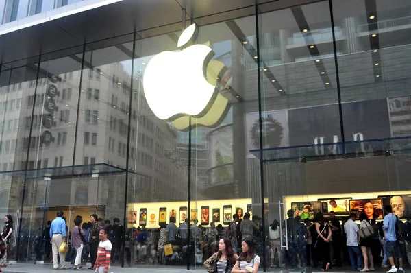 Los Clientes Abarrotan Apple Store Calle Comercial Nanjing Road Shanghái —  Fotos de Stock