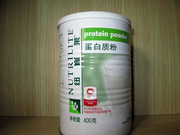 Una Lata Proteína Polvo Amway Nutrilite Comprada Por Una Familia — Foto de Stock