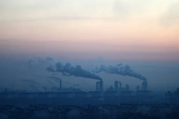 Dichter Rauch Steigt Der Abenddämmerung Aus Einem Kraftwerk Dezhou Provinz — Stockfoto