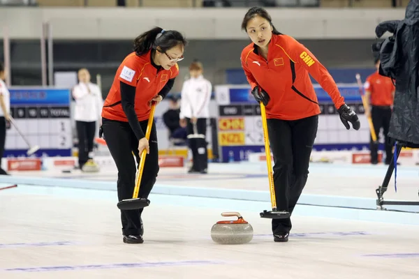 Zhou Yan Della Cina Sinistra Yue Qingshuang Camminano Con Una — Foto Stock