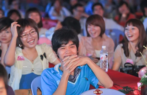 Junge Einzelteilnehmer Bei Einer Massenveranstaltung Zur Partnersuche Der Stadt Foshan — Stockfoto