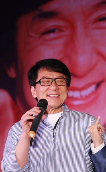 Hong Kong Movie Star Jackie Chan Mówi Podczas Konferencji Prasowej — Zdjęcie stockowe