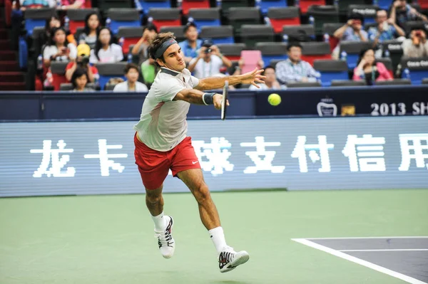 Sviçre Roger Federer Bir Atış Verir Şangay Masters Tenis Turnuvası — Stok fotoğraf