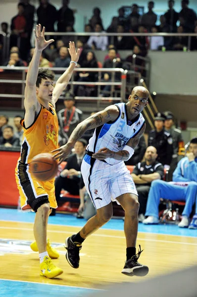 Stephon Marbury Beijing Ducks Derecha Pasa Pelota Compañero Equipo Contra — Foto de Stock