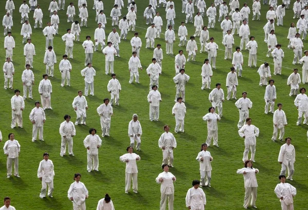 Ludzie Praktykują Qigong Stadionie Xian Północno Zachodnia Prowincja Chinas Shaanxi — Zdjęcie stockowe