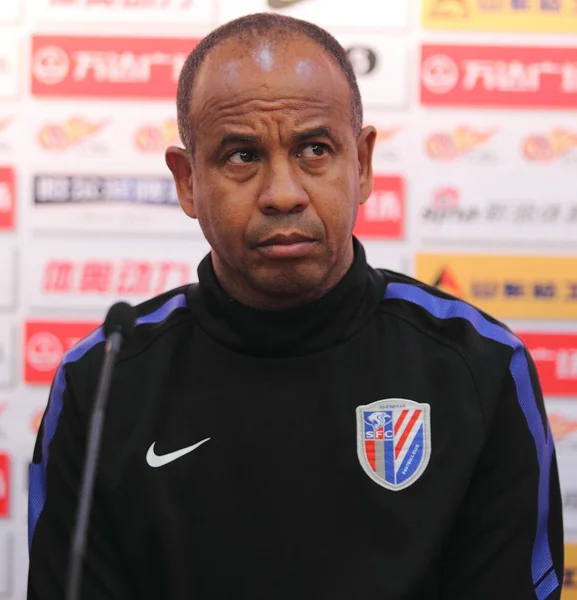 Allenatore Jean Tigana Shanghai Shenhua Stato Fotografato Durante Una Conferenza — Foto Stock