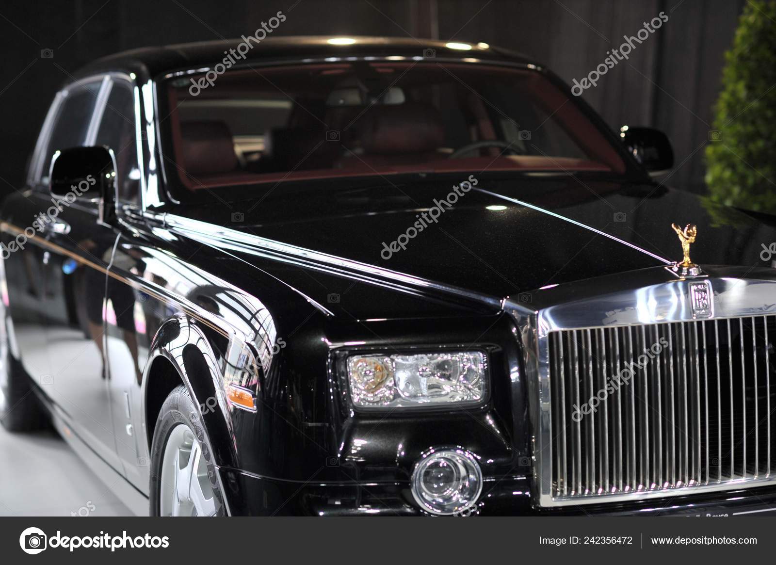 Rolls Royce Sedan Seen Annual Hainan Rendez Vous Yacht Jet Stock Editorial Photo C Chinaimages 242356472