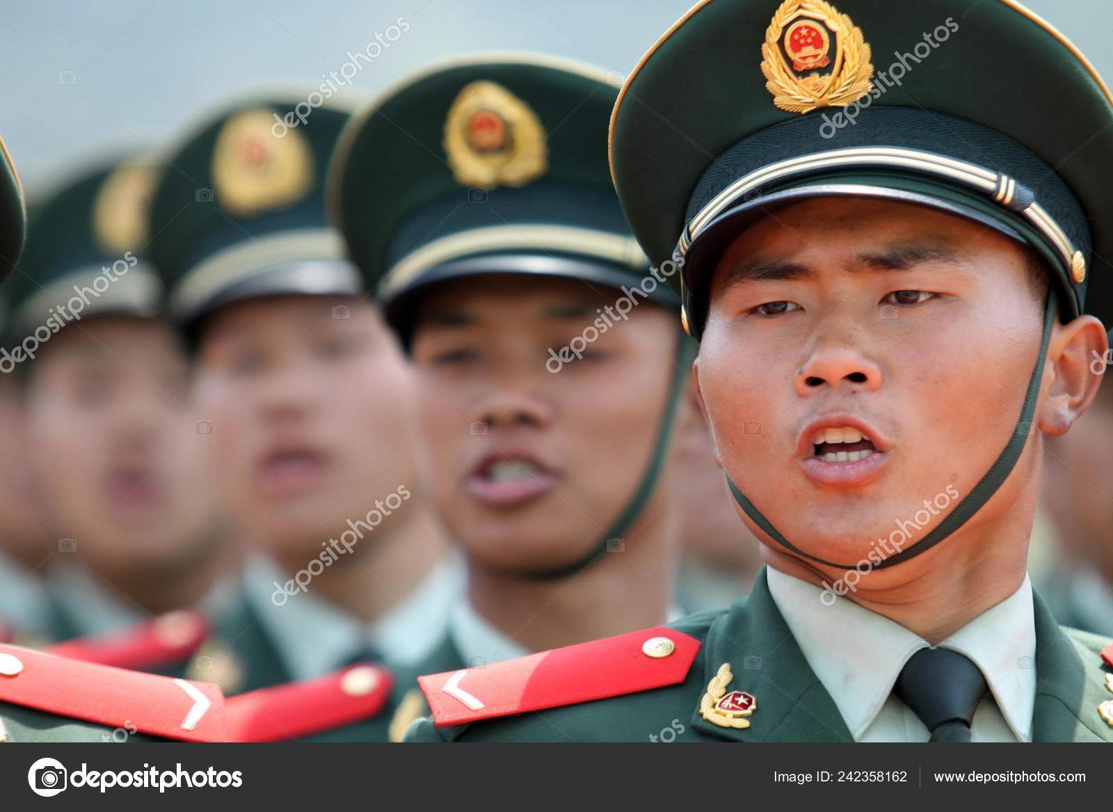 中国人民武装警察部隊の新兵は 2012年4月6日 中国東部浙江省杭州での