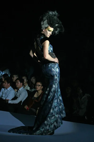 Shguang Fashion Show China Fashion Week Autumn Winter 2012 Beijing — стоковое фото